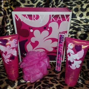 😍(Super rare) romantic petals gift set